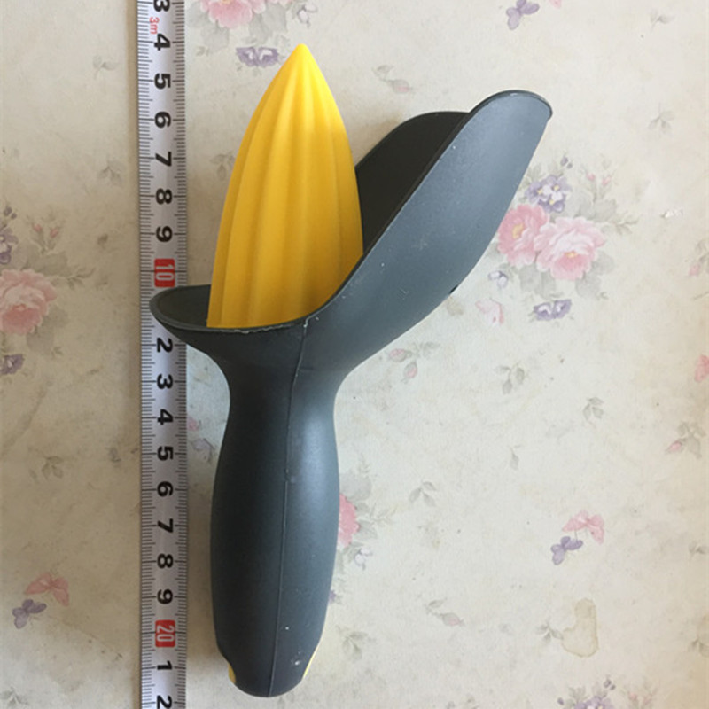 2-in-1 Citrus Juicer With Strainer - Image 2