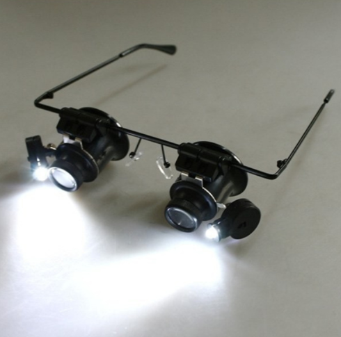 20x Magnifying Glasses with LED lights - Image 5
