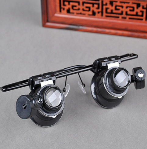 20x Magnifying Glasses with LED lights - Image 2